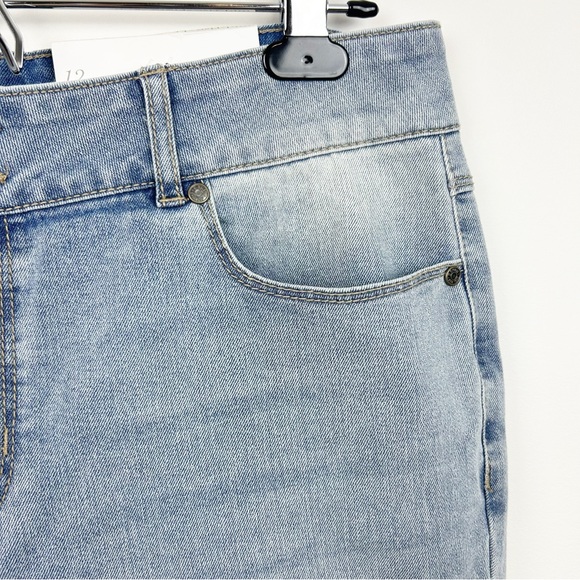 Cato Skinny Crop Midrise Light Wash 12 NWT - Picture 4 of 10